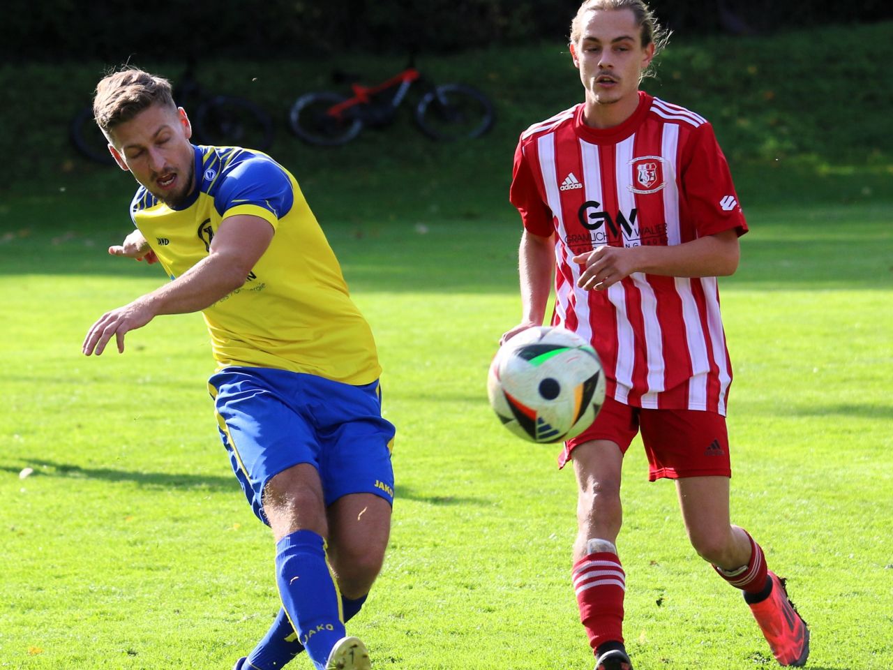 Sennfeld (rot) ist das einzige Team, das noch ohne Niederlage dasteht. Diese Serie will man gegen Zimmern fortsetzen. Höpfingen (gelb) hat den TSV Buchen zu Gast. Foto: Klaus Narloch